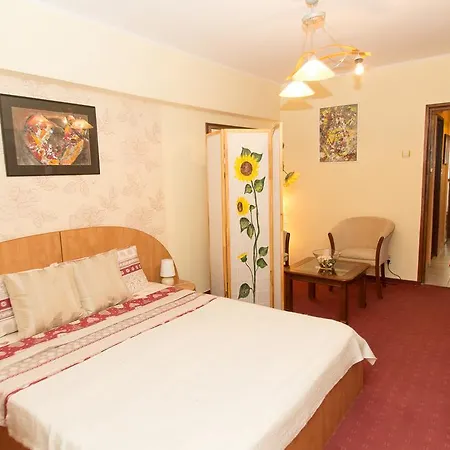 Апартаменти Sunny Old Town Бухарест