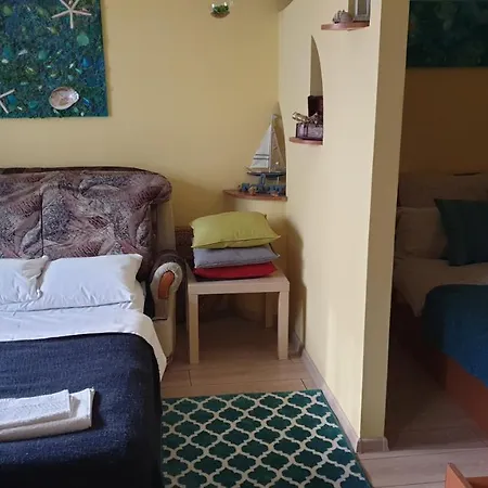 Sunny Old Town Apartment *