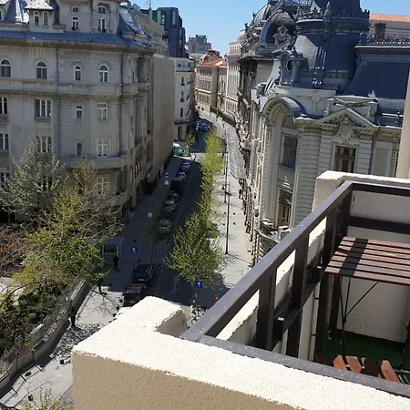 Sunny Old Town Apartment *