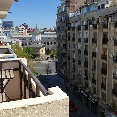 Sunny Old Town Apartment