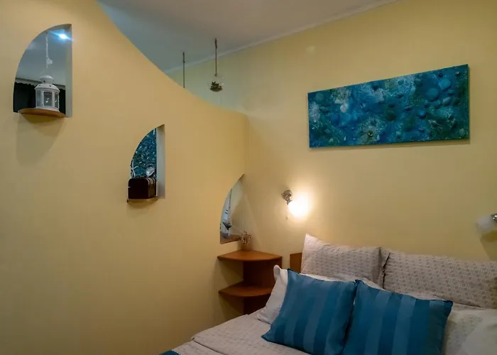 Sunny Old Town Bükreş