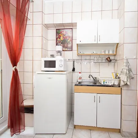 Sunny Old Town Apartment *