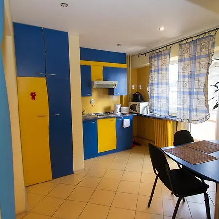 Sunny Old Town Apartman