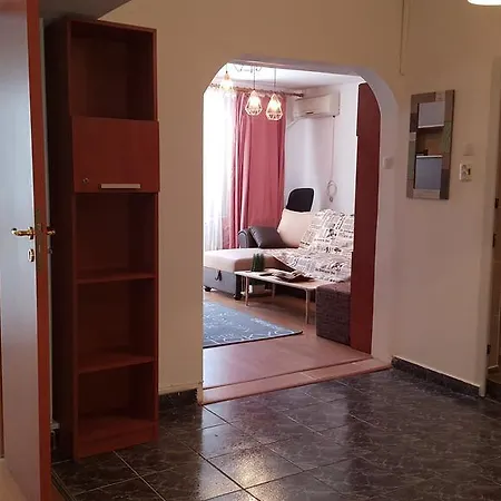 Sunny Old Town بوخارست