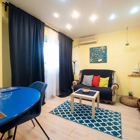 Sunny Old Town Apartman